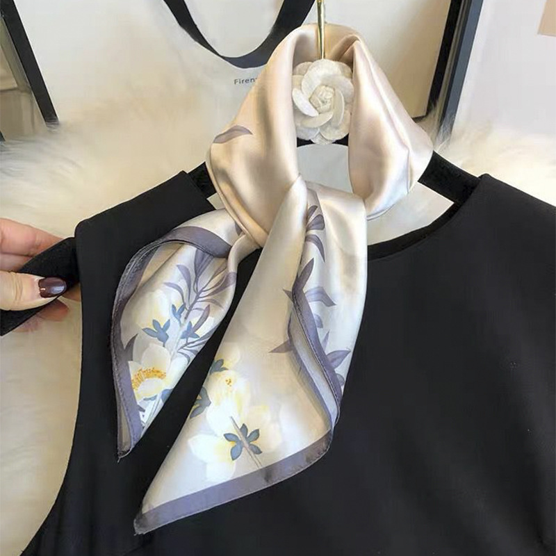 Luxury Bags And Accessories - ผ้าพันคอไหมลายดอกไม้หรูหรา ผ้าซาตินเนื้อนุ่ม ผ้าพันคออเนกประสงค์ ใช้เป็นที่คาดผม หรือเครื่องประดับกระเป๋าได้ สำหรับทุกฤดูกาล