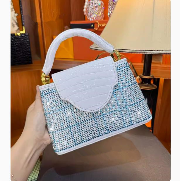 กระเป๋าถือประดับเพชรระดับไฮเอน - Luxury Bags Entry บทวิจารณ์และราคา