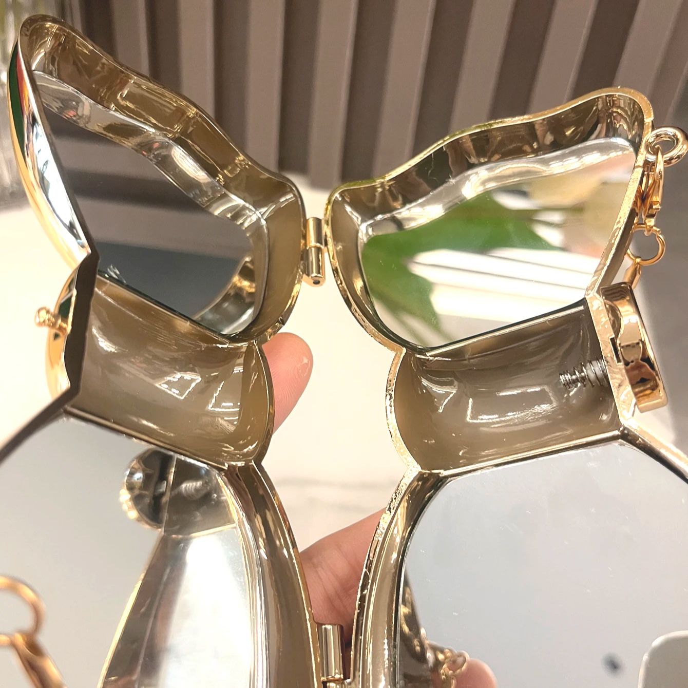 Golden กระเป๋ากระเป๋าและกระเป๋ - Luxury Bags Brands บทวิจารณ์และราคา