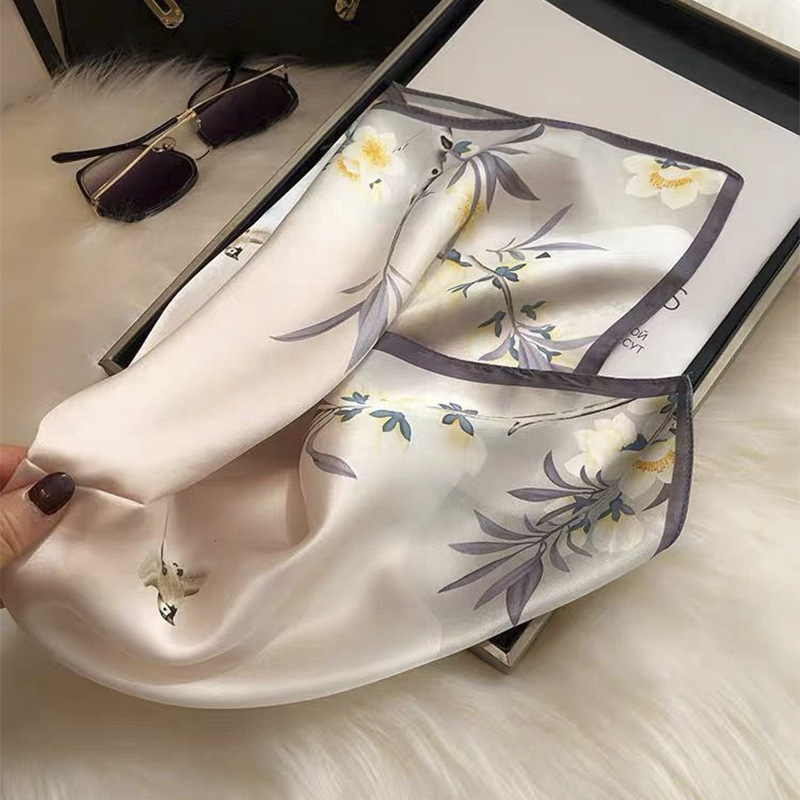 ผ้าพันคอไหมลายดอกไม้หรูหรา ผ้า - Luxury Bags And Accessories บทวิจารณ์และราคา