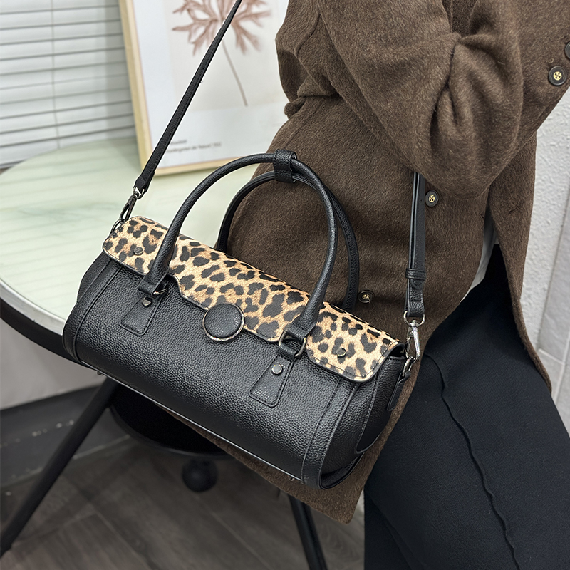 กระเป๋าถือทรงกระบอกลายเสือดาวว - Luxury Bags Vegan Leather บทวิจารณ์และราคา